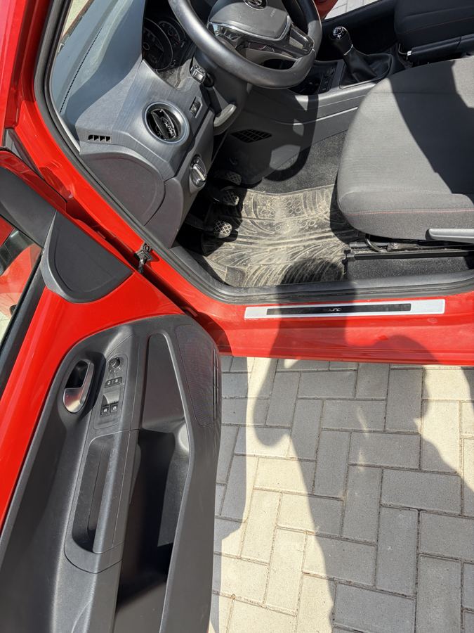Vorher – Fußraum VW up!